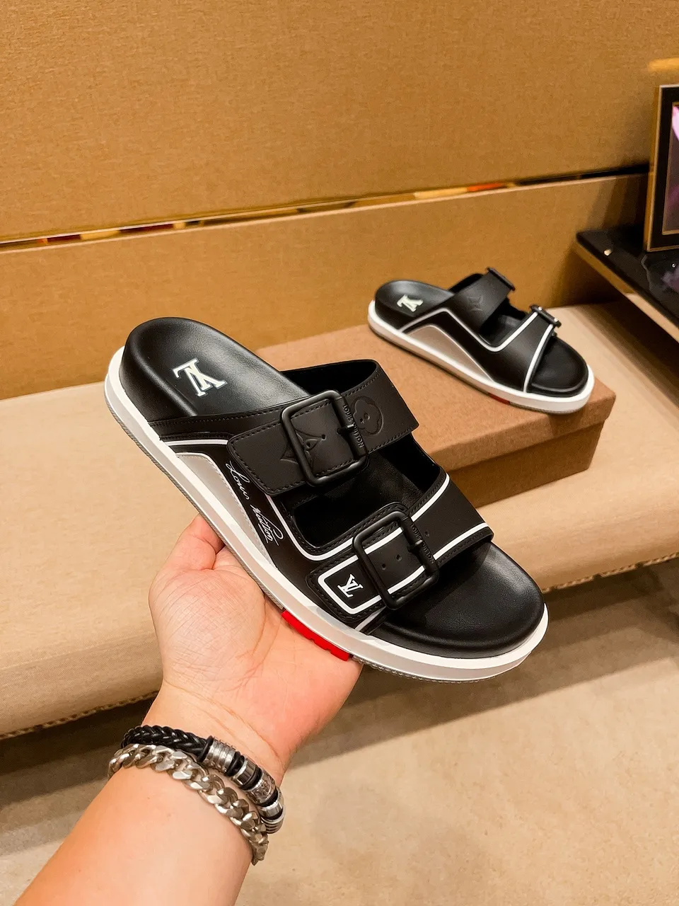 Men's shoes 💰 380 💰 New model on the market 🔥 [LV 🔥 Slippers] High-end 1:1 mold customization of first-layer cowhide, original upgraded version of the outsole, lighter and non-slip. The market's top quality, fashionable and trendy, versatile and popular, simple yet tasteful, a must-have for fashionistas, exuding a fashionable and casual atmosphere, fashion is at your feet, full of confidence, the same style at the counter 👍The season of spring and summer slippers is here, they are super beautiful to wear, 38-44, multiple colors available🔥